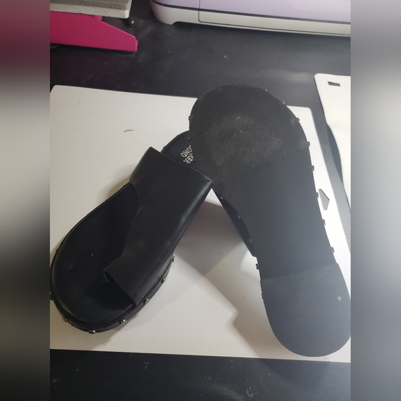 EUC Bleecker & Bond Sandals - Picture 2 of 2